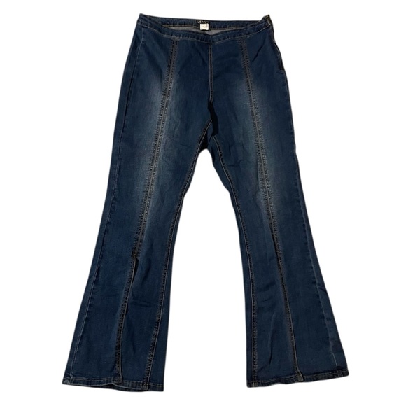VENUS Denim - Venus Slit Bootcut Jeans Size 16–Medium/Dark Wash,Flat Front Panels, Side Zipper